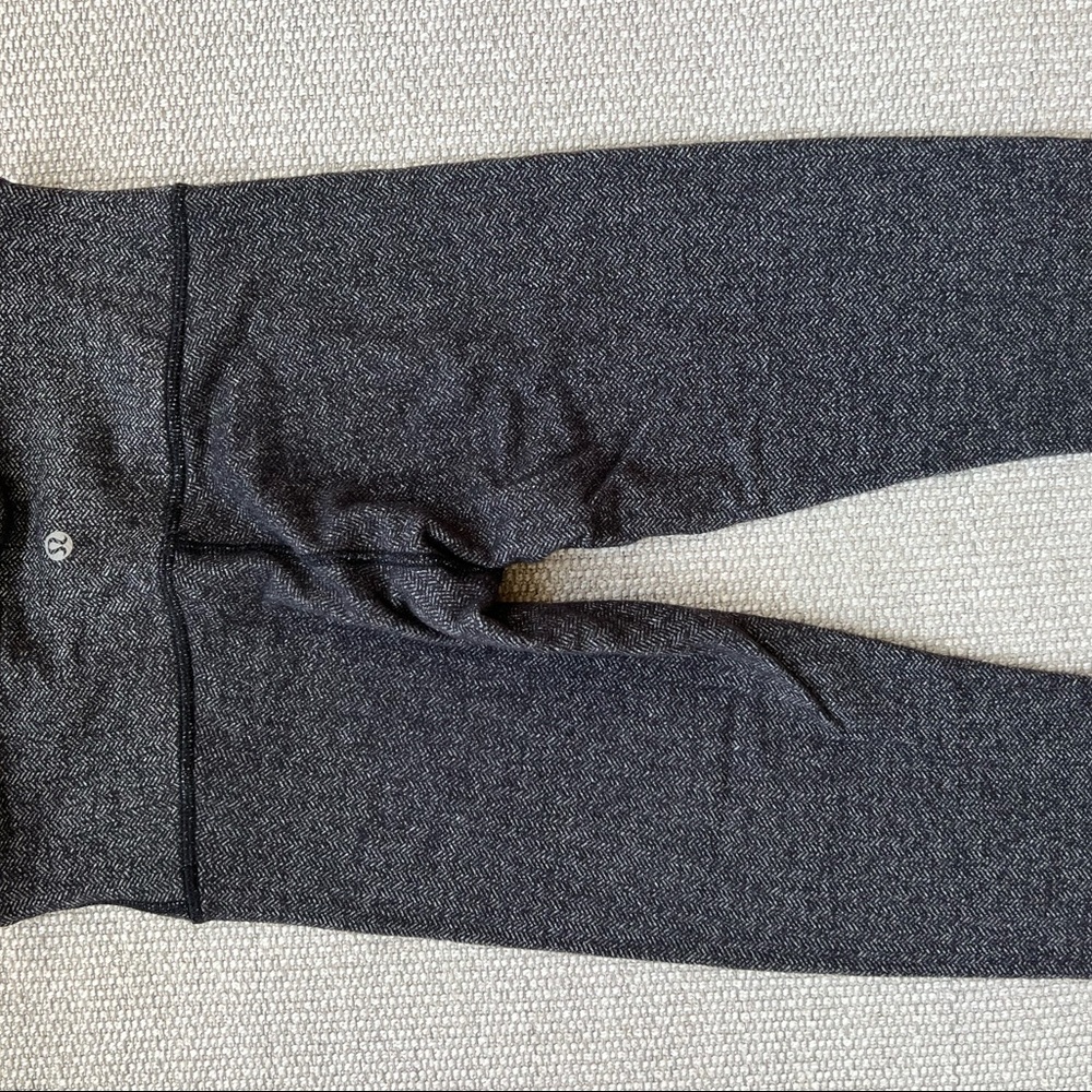 Lululemon size 4 herring bone wunder under leggings